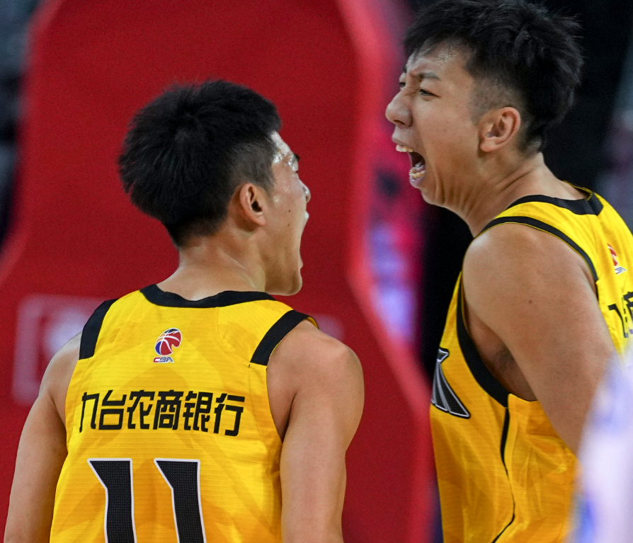 凯尔特人完胜江苏队,孙铭徽带队取胜 凯尔特人完胜江苏队,孙铭徽带队取胜